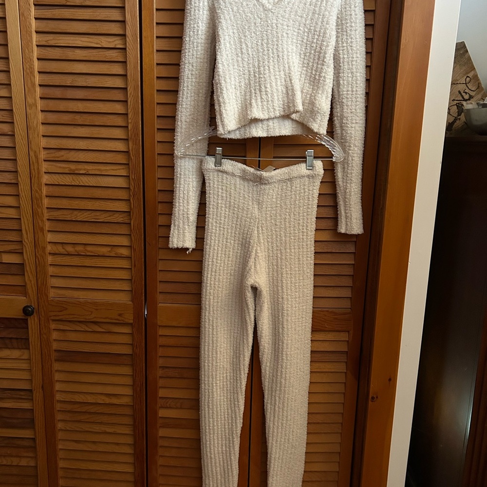 High-Waisted Cream Leggings with Textured Knit